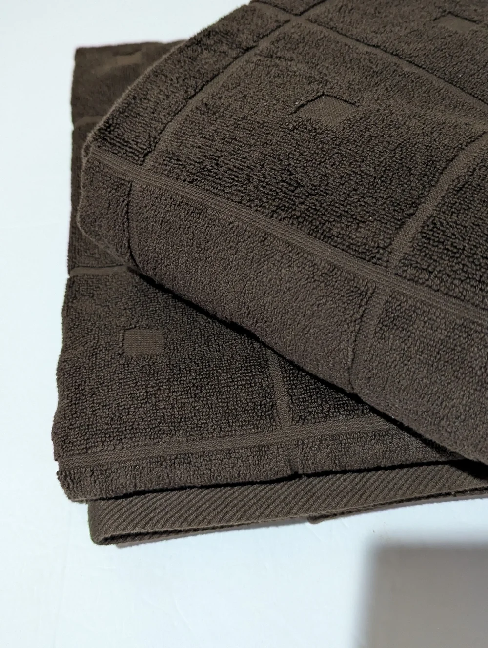 NEW Studio JCPenney Home Collection, Plush Dark Brown Grid Bath Towel.Lot Of Two